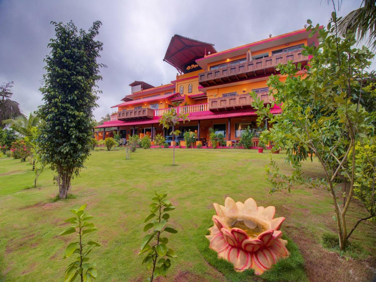 La Papa Resort Morjim Exteriör bild
